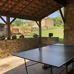 Le De Lescarcelles Proche Du Chateau De Bonaguil